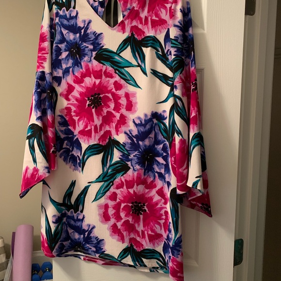 Dresses - Picture 4 of 8